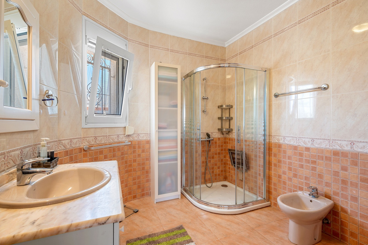 Se vende Villa - Chalet de 3 dormitorios en Costa Blanca, Alicante, España