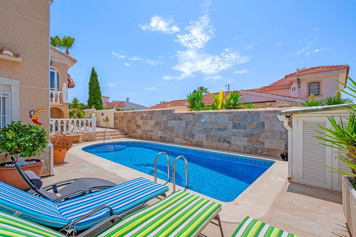 Se vende Villa - Chalet de 3 dormitorios en Costa Blanca, Alicante, España