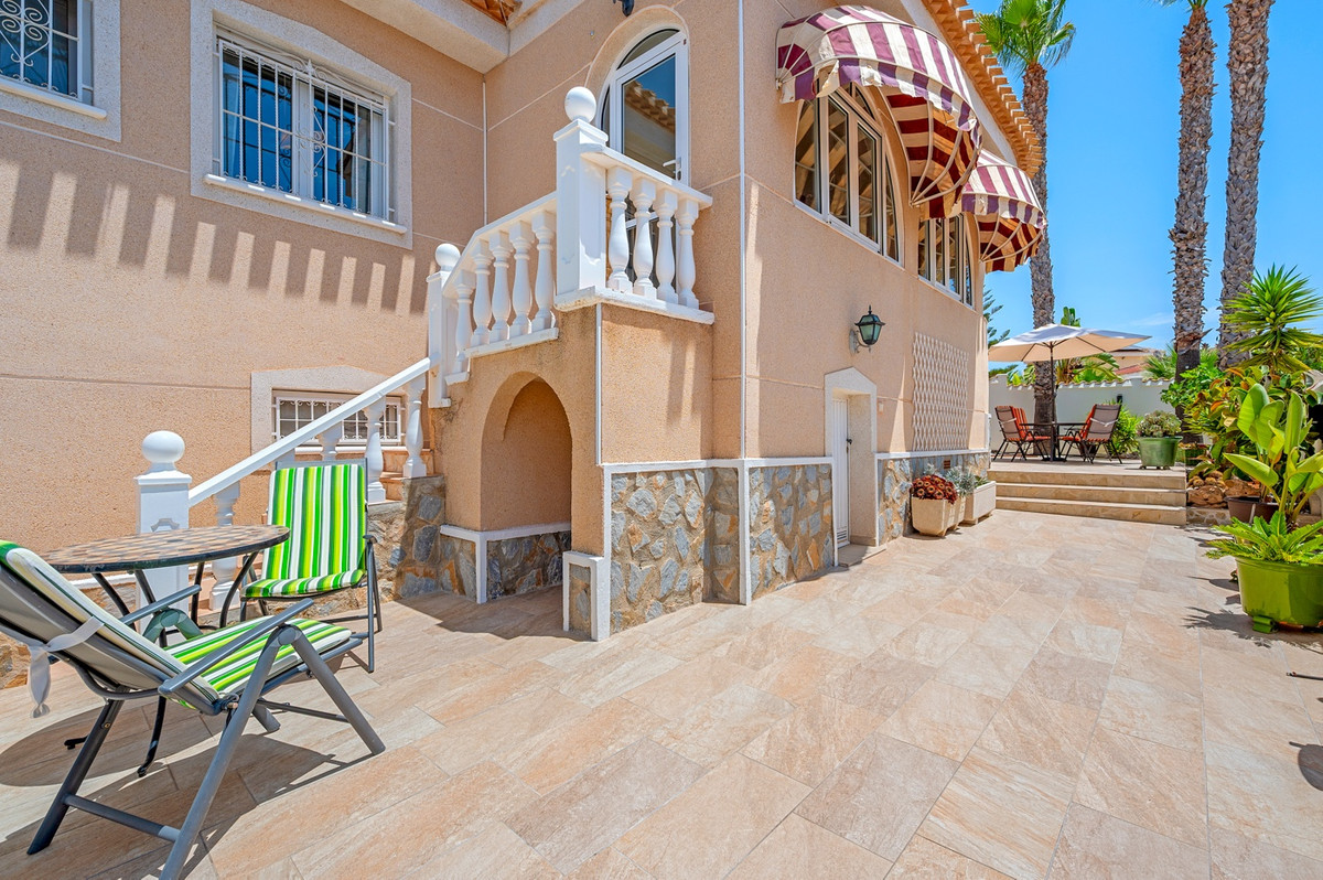 Se vende Villa - Chalet de 3 dormitorios en Costa Blanca, Alicante, España