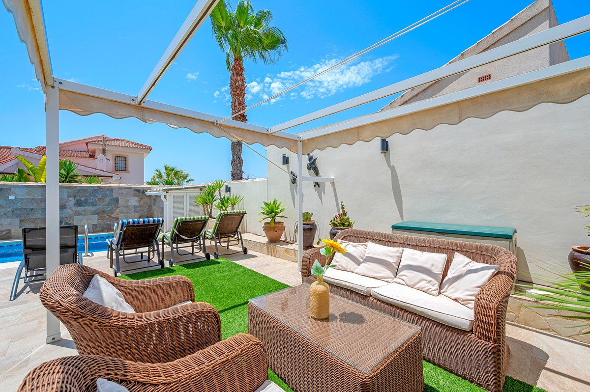 Se vende Villa - Chalet de 3 dormitorios en Costa Blanca, Alicante, España