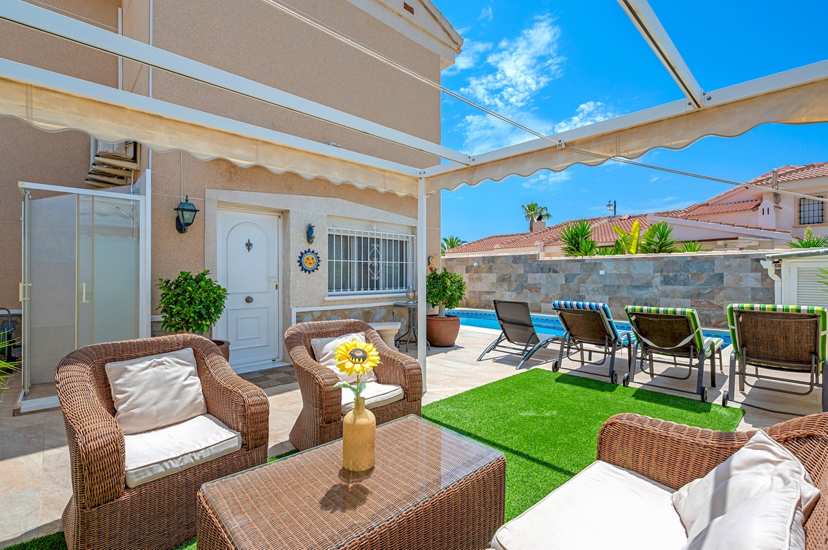 Se vende Villa - Chalet de 3 dormitorios en Costa Blanca, Alicante, España