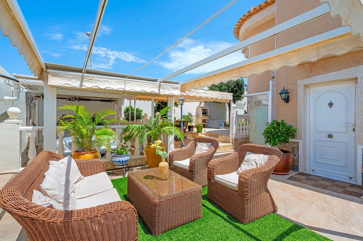 Se vende Villa - Chalet de 3 dormitorios en Costa Blanca, Alicante, España