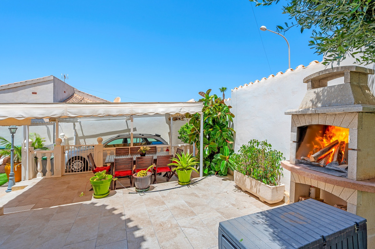 Se vende Villa - Chalet de 3 dormitorios en Costa Blanca, Alicante, España