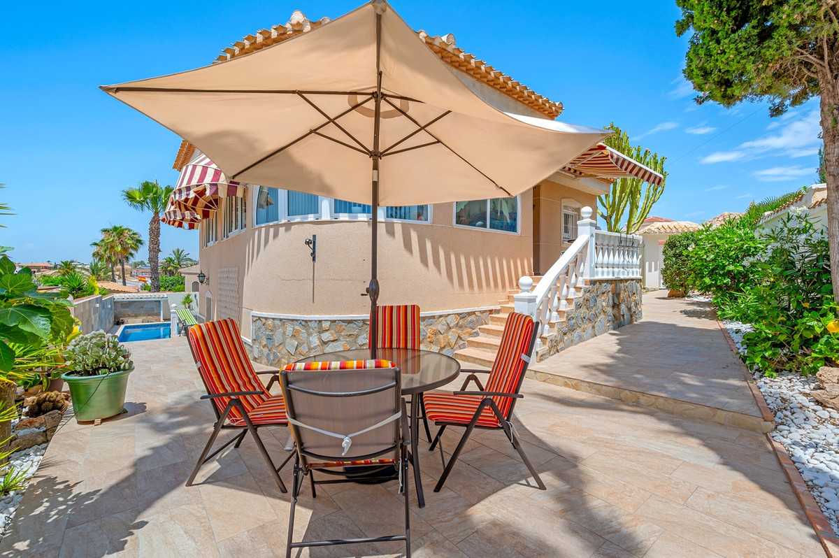 Se vende Villa - Chalet de 3 dormitorios en Costa Blanca, Alicante, España
