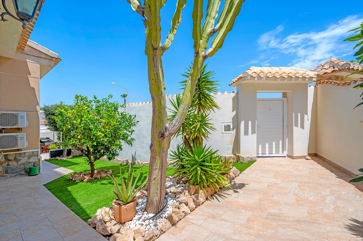 Se vende Villa - Chalet de 3 dormitorios en Costa Blanca, Alicante, España