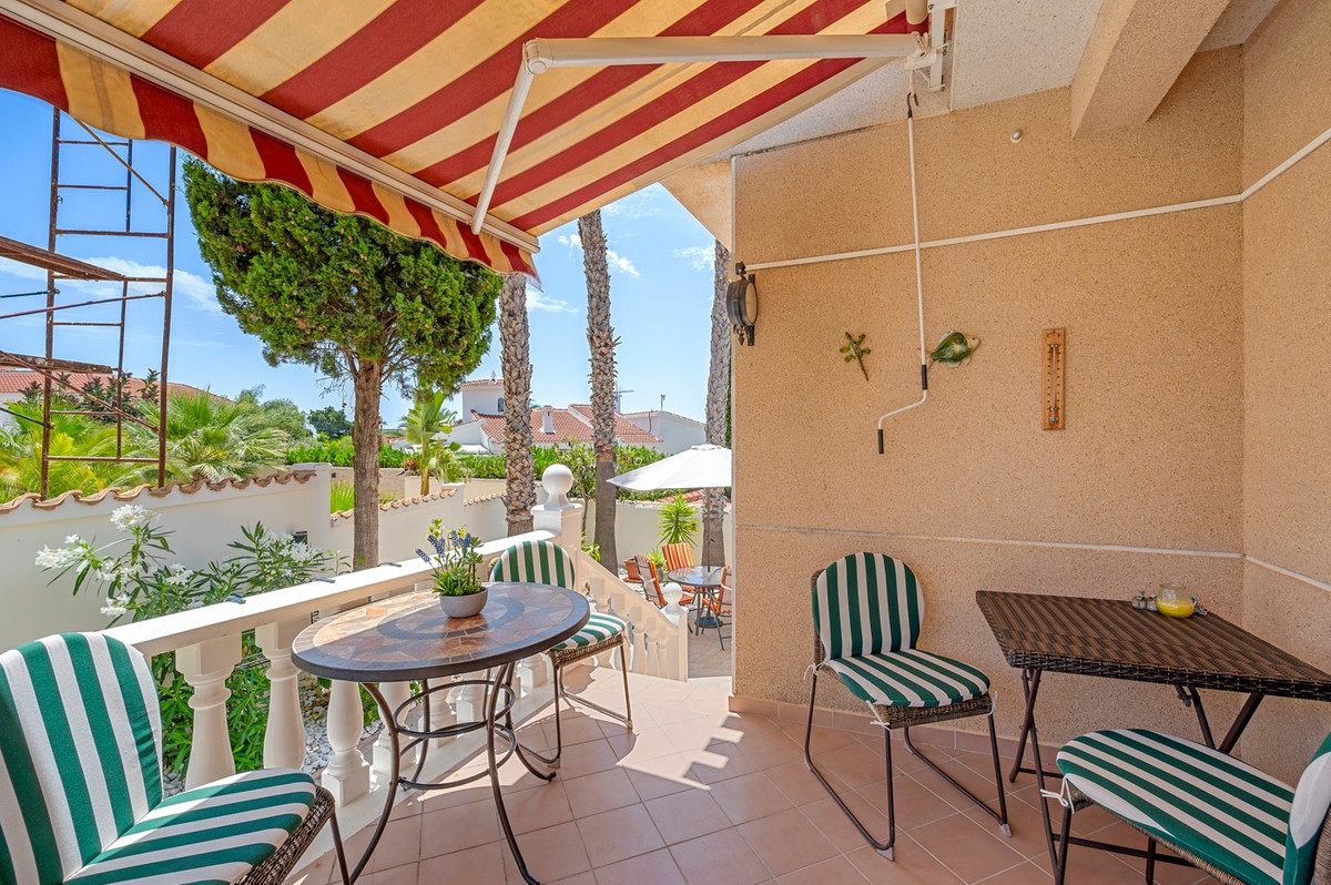 Se vende Villa - Chalet de 3 dormitorios en Costa Blanca, Alicante, España