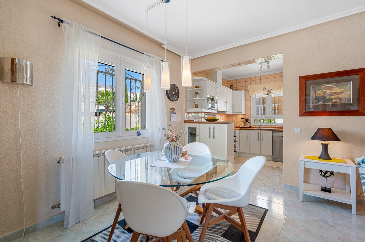 Se vende Villa - Chalet de 3 dormitorios en Costa Blanca, Alicante, España