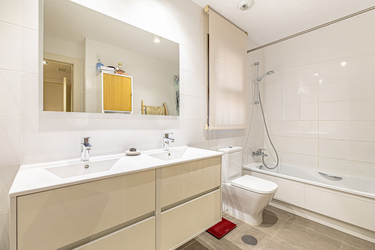Se vende Apartamento Planta Baja de 3 dormitorios en Costa Del Sol, Málaga, España