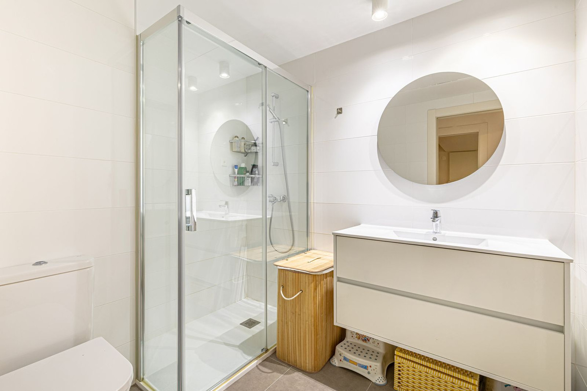 Se vende Apartamento Planta Baja de 3 dormitorios en Costa Del Sol, Málaga, España