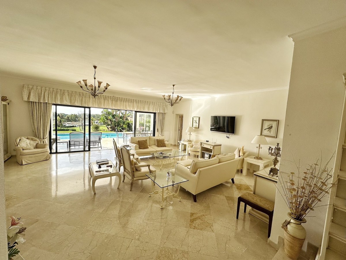 4 Bed Townhouse for sale in El Paraiso Costa Del Sol, Málaga, Spain