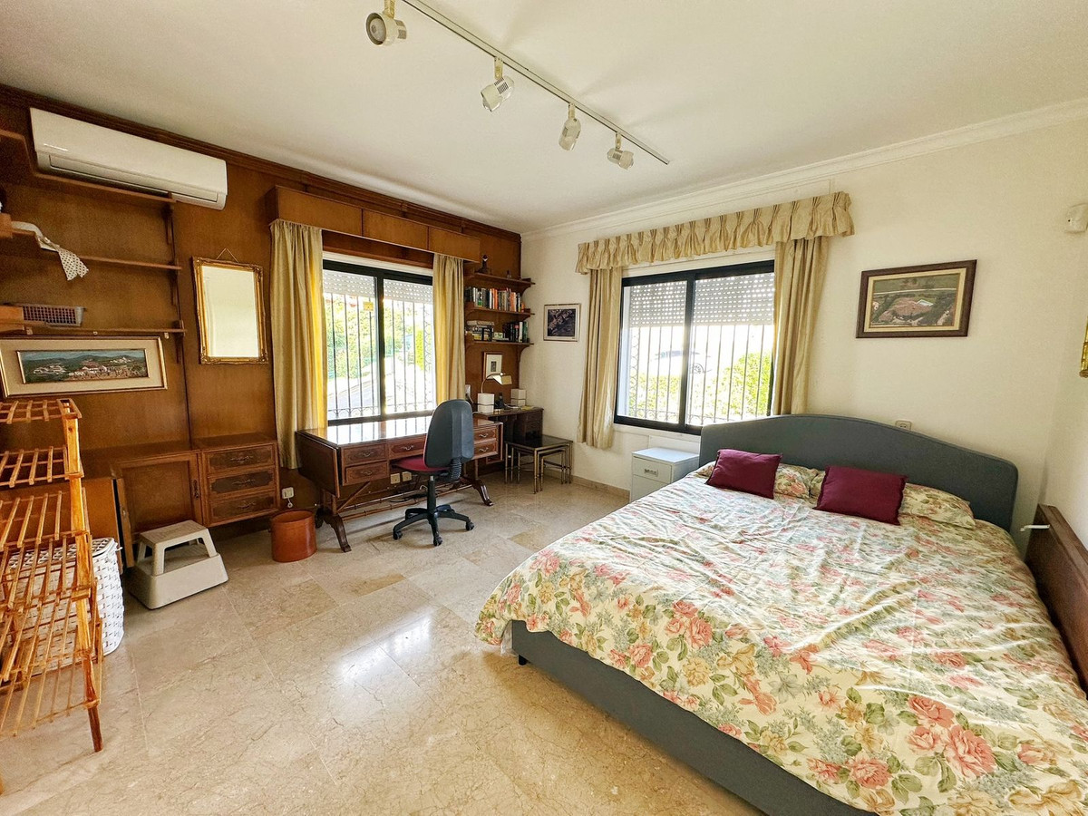 4 Bed Townhouse for sale in El Paraiso Costa Del Sol, Málaga, Spain