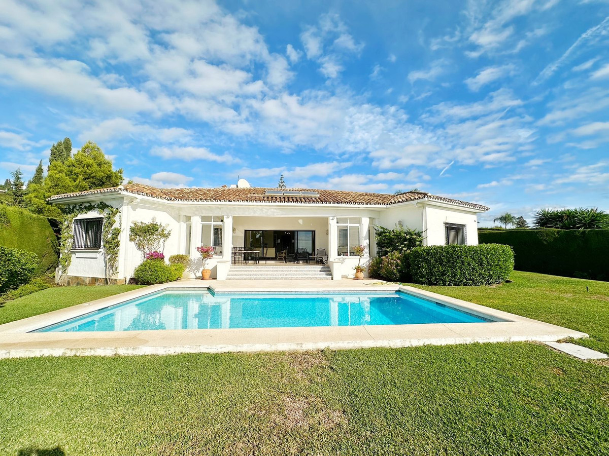 4 Bed Townhouse for sale in El Paraiso Costa Del Sol, Málaga, Spain