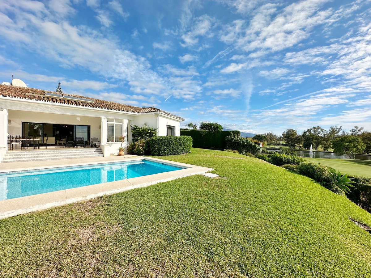 4 Bed Townhouse for sale in El Paraiso Costa Del Sol, Málaga, Spain