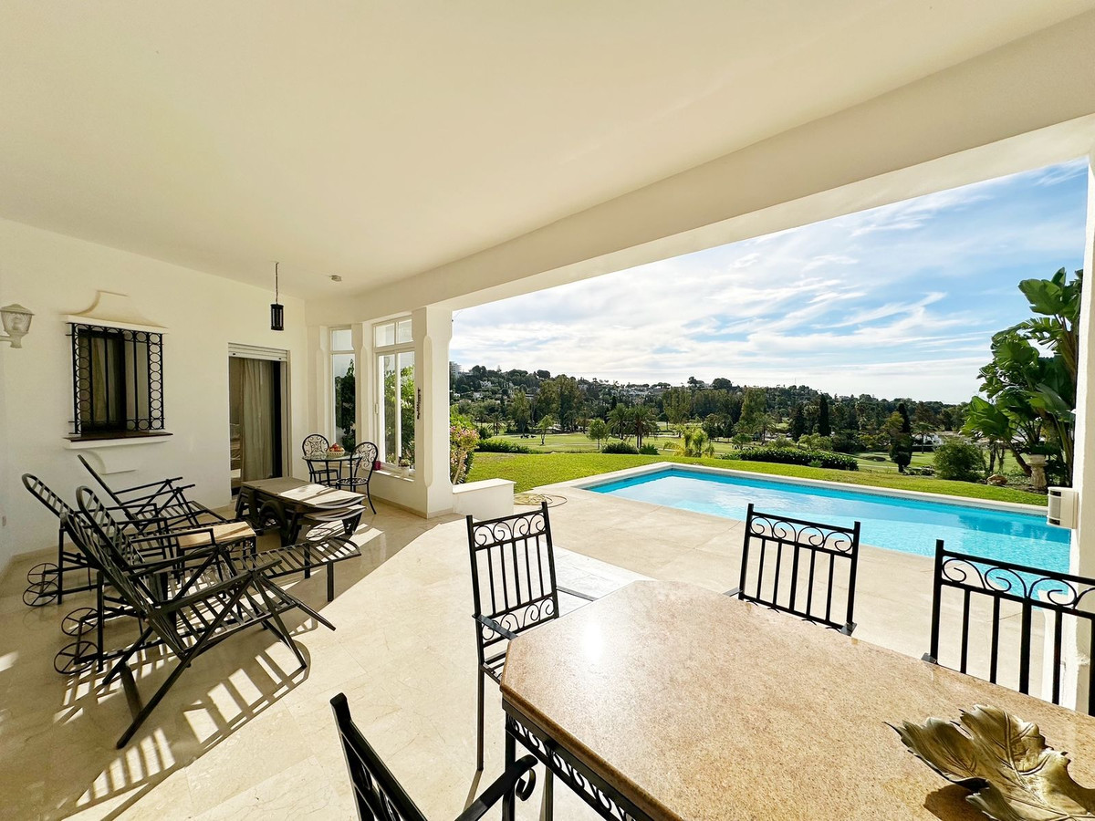 4 Bed Townhouse for sale in El Paraiso Costa Del Sol, Málaga, Spain