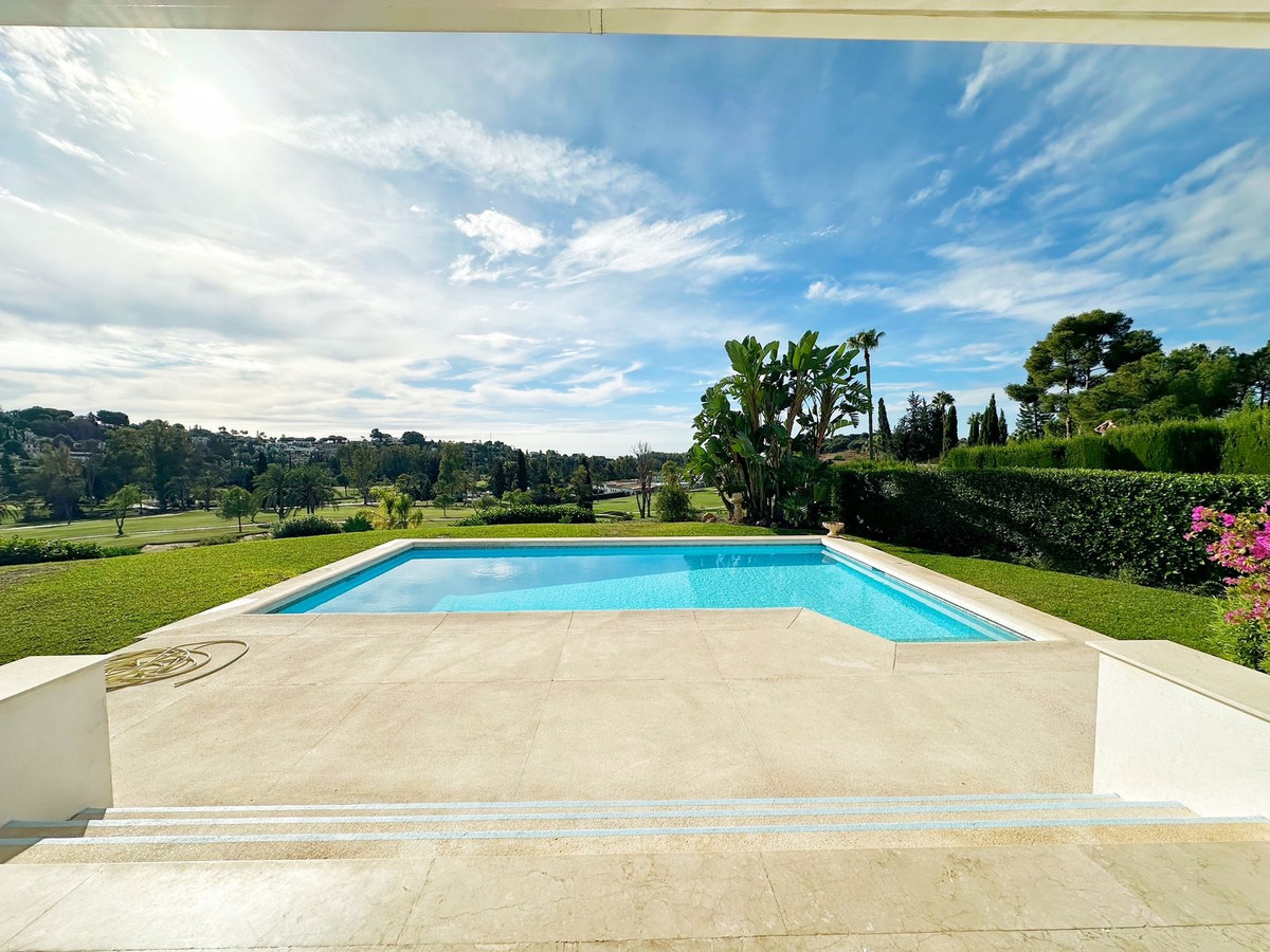 4 Bed Townhouse for sale in El Paraiso Costa Del Sol, Málaga, Spain