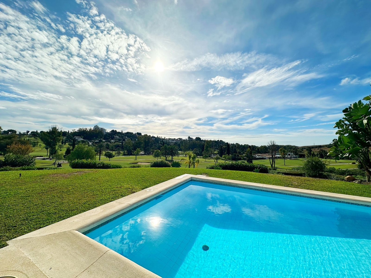 4 Bed Townhouse for sale in El Paraiso Costa Del Sol, Málaga, Spain