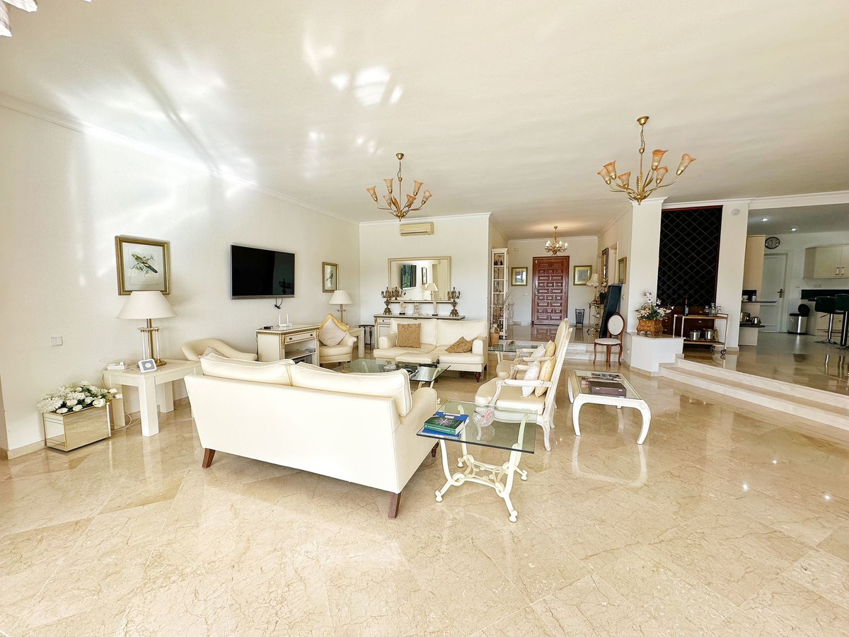 4 Bed Townhouse for sale in El Paraiso Costa Del Sol, Málaga, Spain