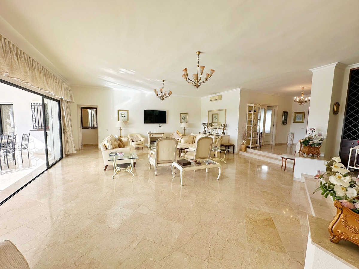 4 Bed Townhouse for sale in El Paraiso Costa Del Sol, Málaga, Spain