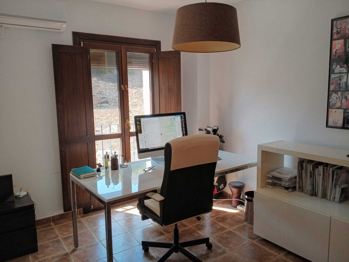 4 Bed Townhouse for sale in Estepona Costa Del Sol, Málaga, Spain