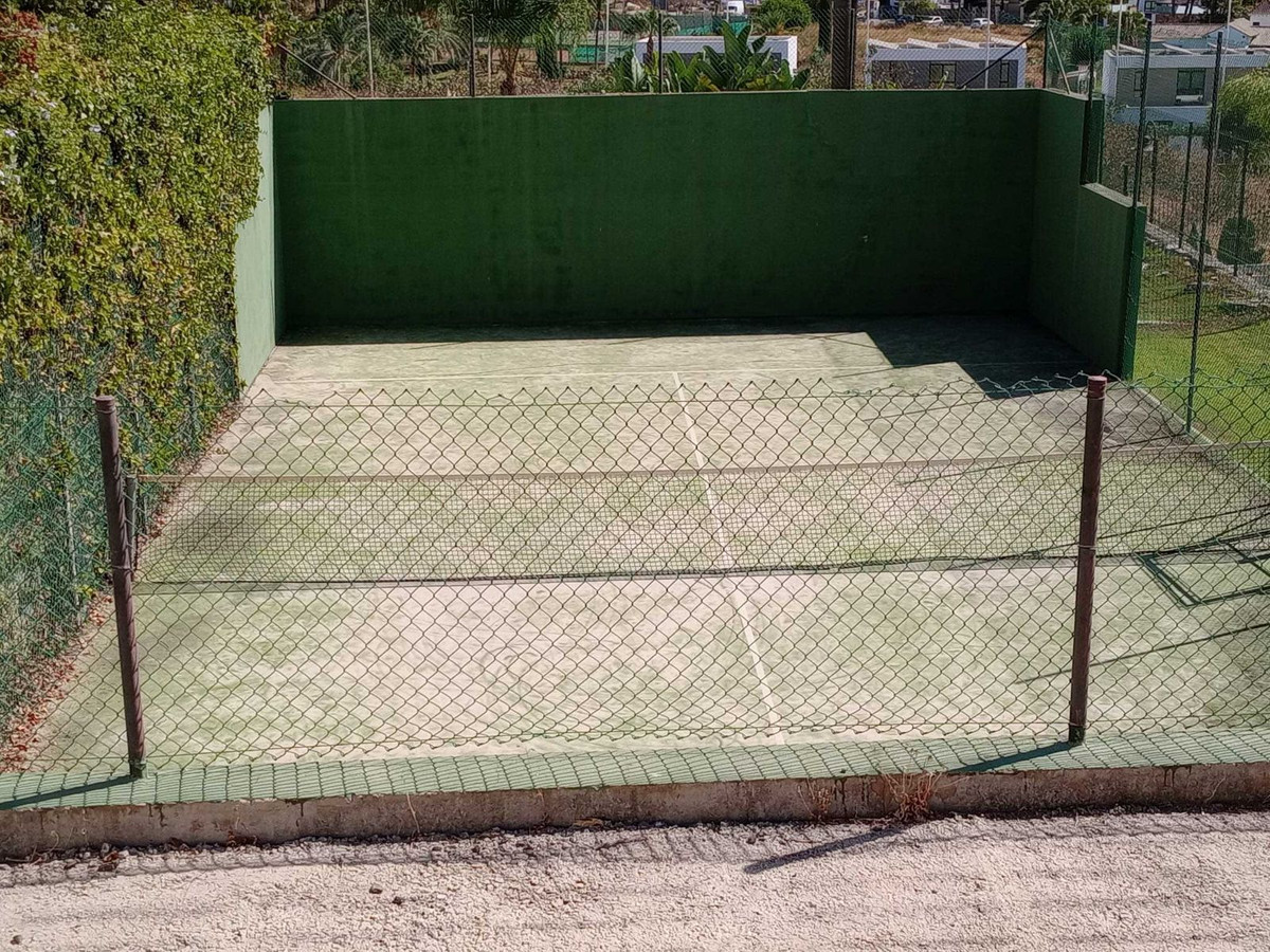 4 Bed Townhouse for sale in Estepona Costa Del Sol, Málaga, Spain