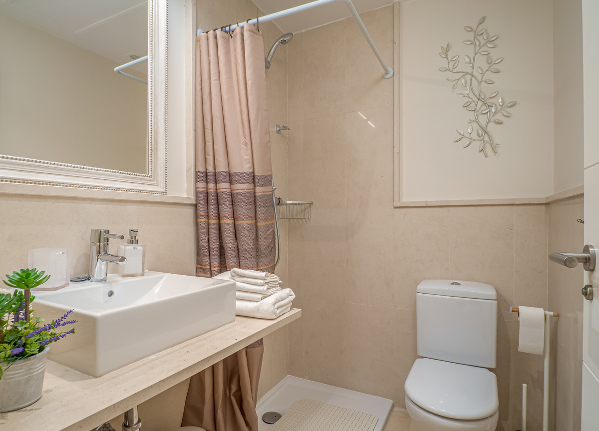 Se vende Apartamento Planta Baja de 2 dormitorios en Costa Del Sol, Málaga, España