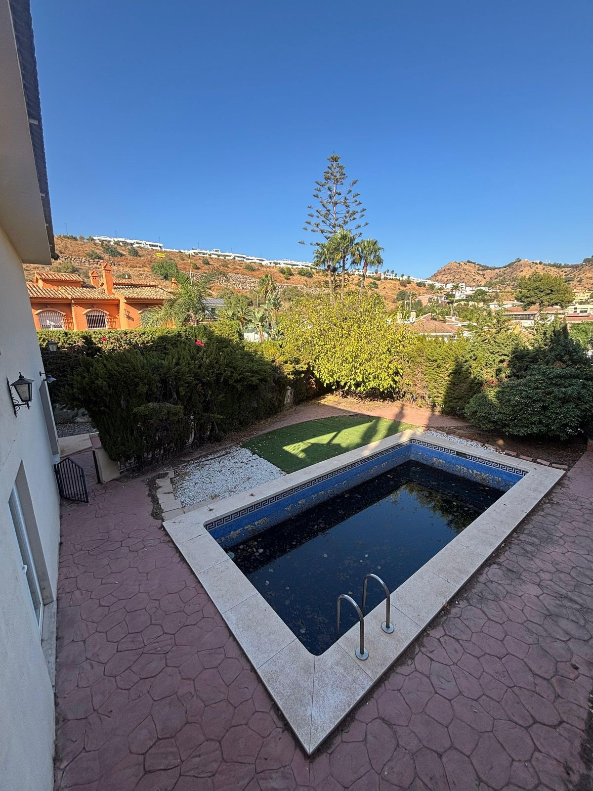 6 Bed Townhouse for sale in Mayorazgo Málaga Ciudad, Málaga, Spain