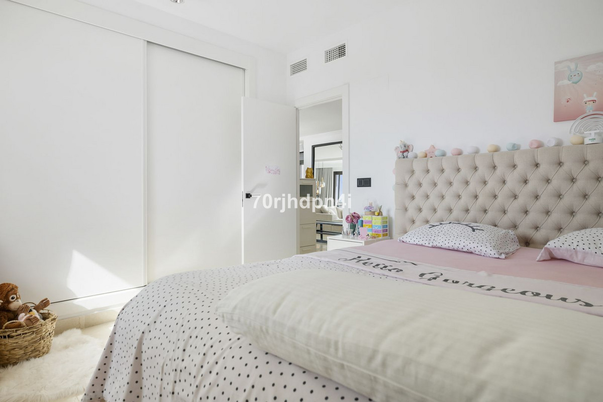 3 Bed Apartment for sale in Estepona Costa Del Sol, Málaga, Spain