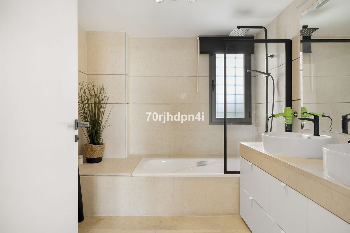 3 Bed Apartment for sale in Estepona Costa Del Sol, Málaga, Spain