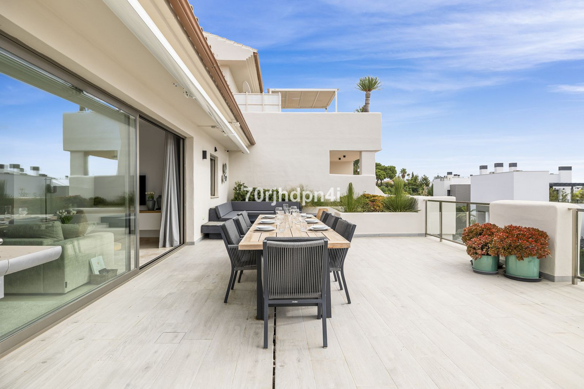 3 Bed Apartment for sale in Estepona Costa Del Sol, Málaga, Spain