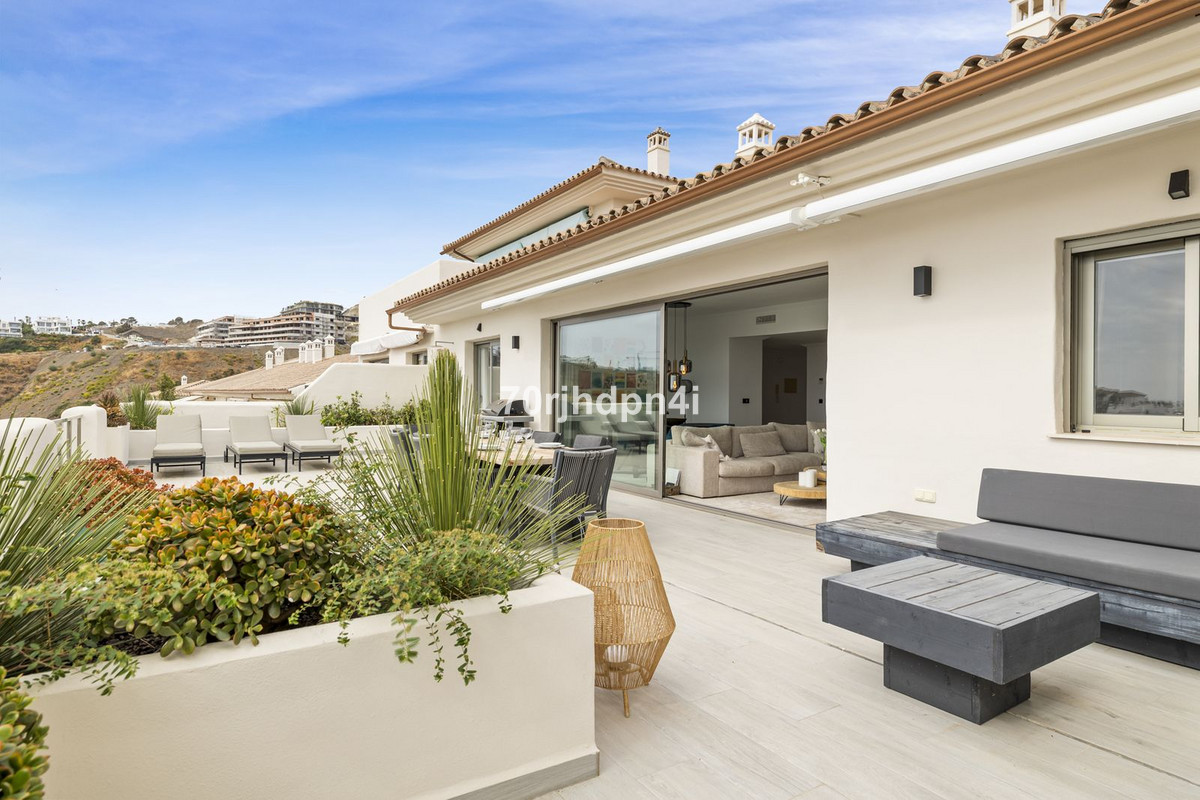 3 Bed Apartment for sale in Estepona Costa Del Sol, Málaga, Spain