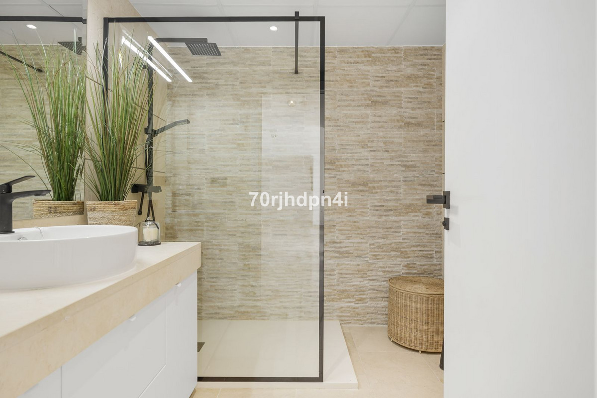 3 Bed Apartment for sale in Estepona Costa Del Sol, Málaga, Spain