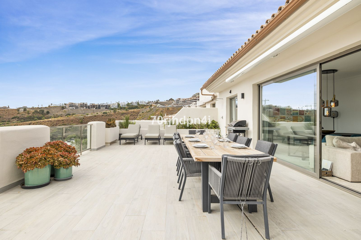 3 Bed Apartment for sale in Estepona Costa Del Sol, Málaga, Spain