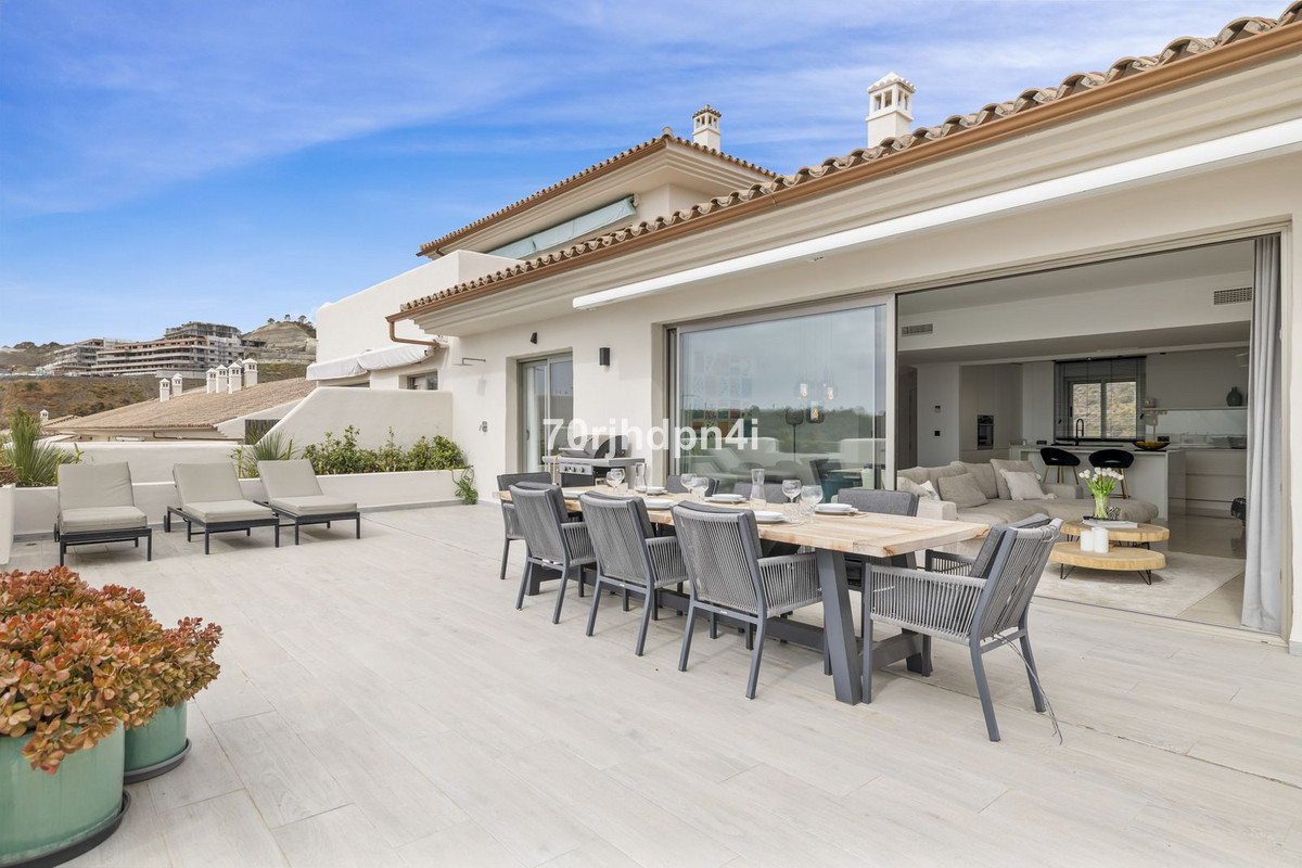 3 Bed Apartment for sale in Estepona Costa Del Sol, Málaga, Spain