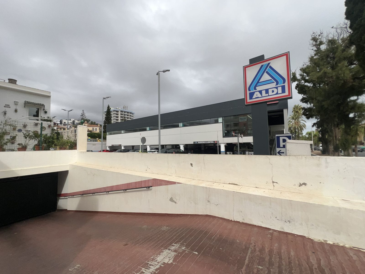 Se vende Garaje  en Costa Del Sol, Málaga, España