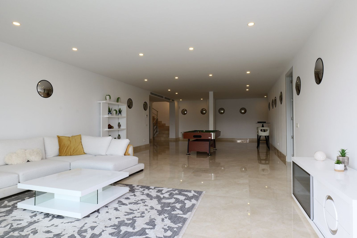 Se vende Villa - Chalet de 6 dormitorios en Costa Del Sol, Málaga, España