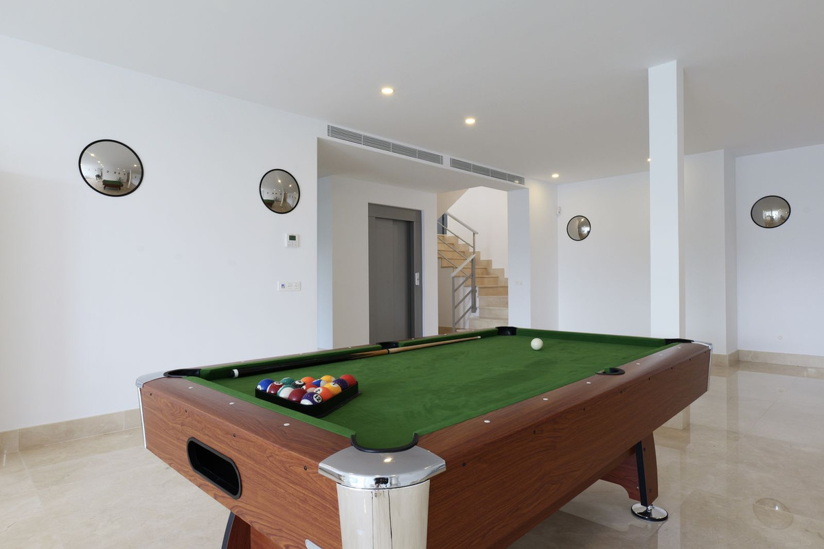 Se vende Villa - Chalet de 6 dormitorios en Costa Del Sol, Málaga, España