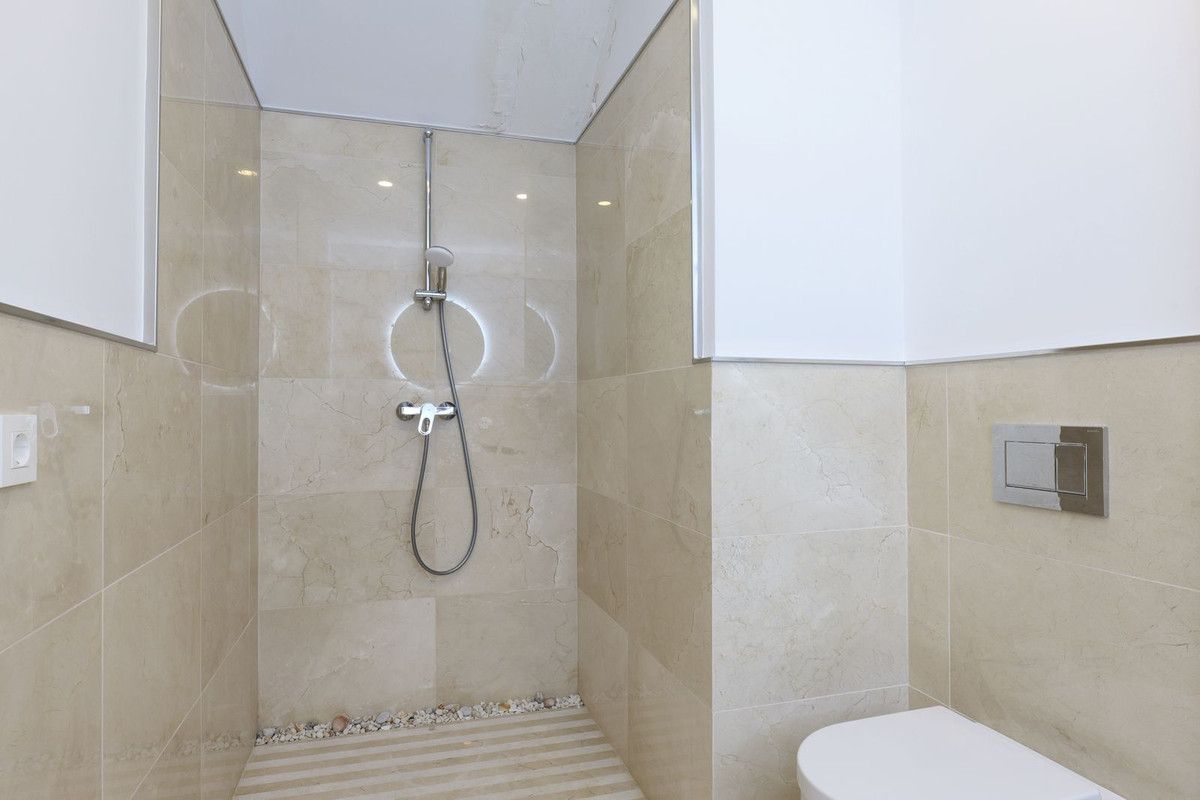 Se vende Villa - Chalet de 6 dormitorios en Costa Del Sol, Málaga, España