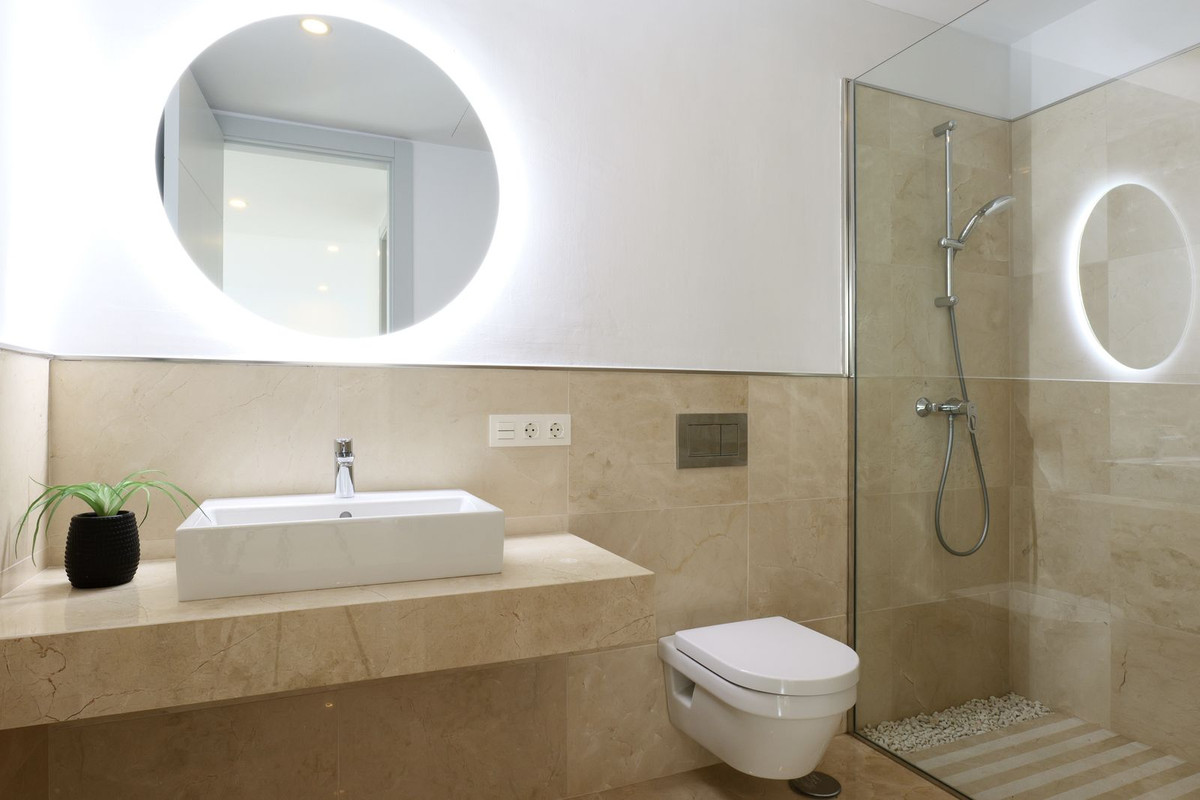 Se vende Villa - Chalet de 6 dormitorios en Costa Del Sol, Málaga, España
