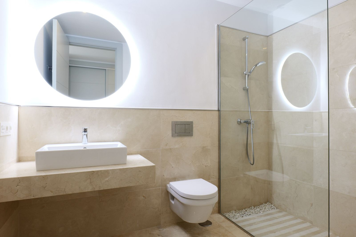 Se vende Villa - Chalet de 6 dormitorios en Costa Del Sol, Málaga, España
