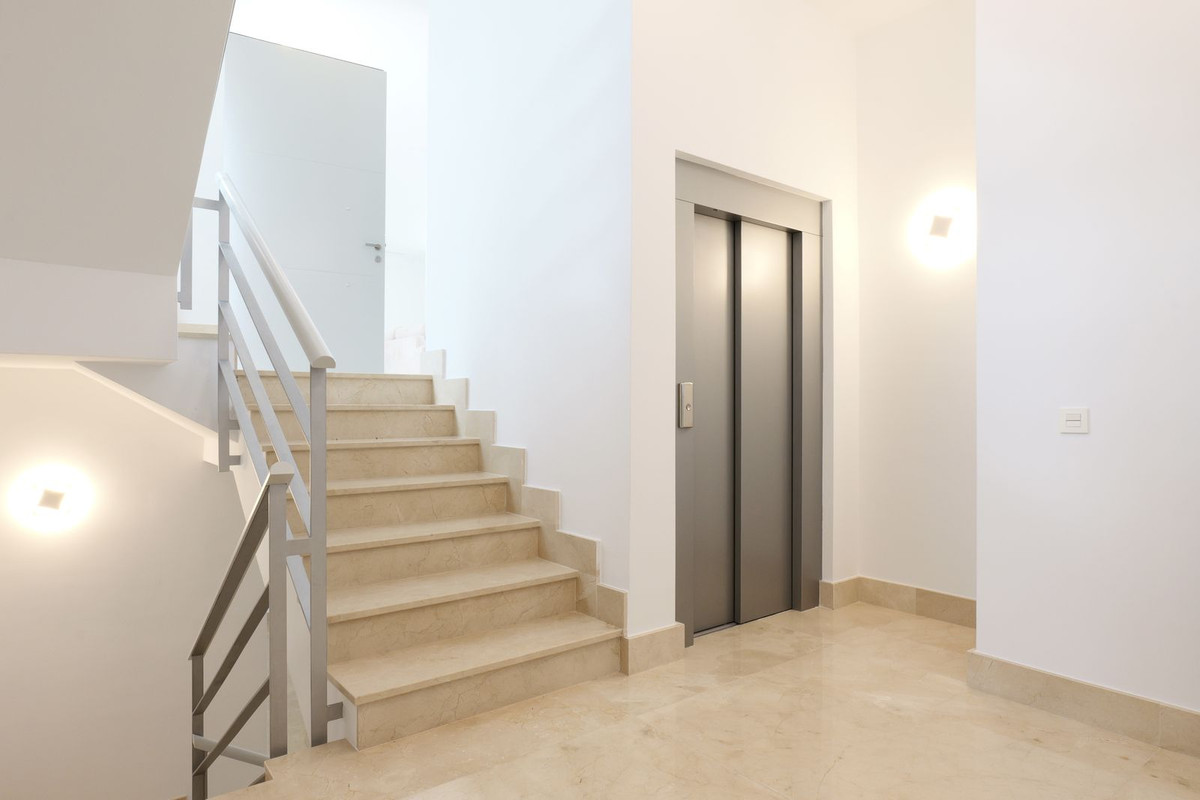 Se vende Villa - Chalet de 6 dormitorios en Costa Del Sol, Málaga, España