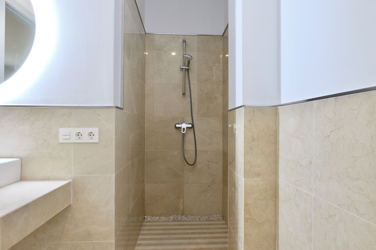 Se vende Villa - Chalet de 6 dormitorios en Costa Del Sol, Málaga, España