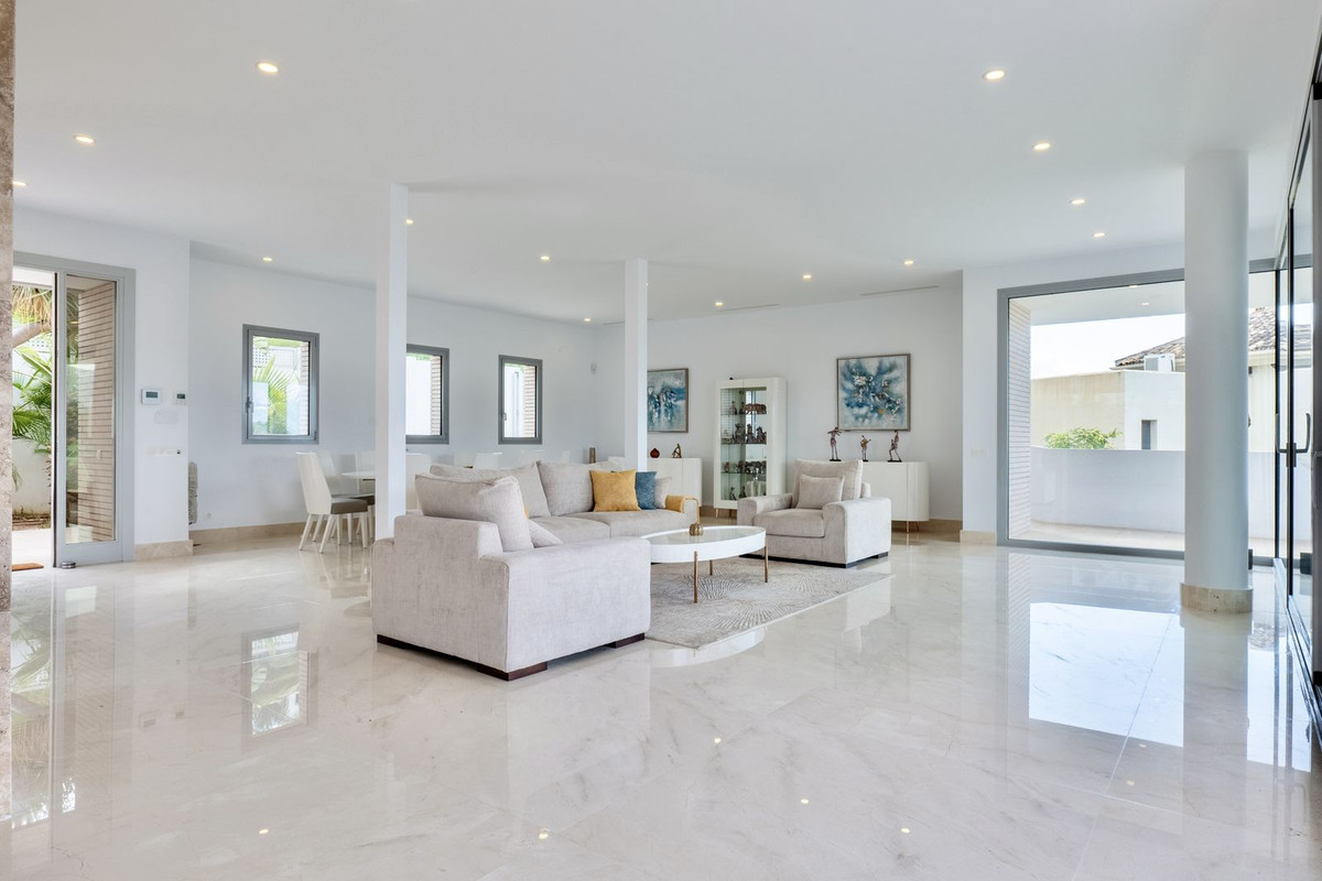 Se vende Villa - Chalet de 6 dormitorios en Costa Del Sol, Málaga, España