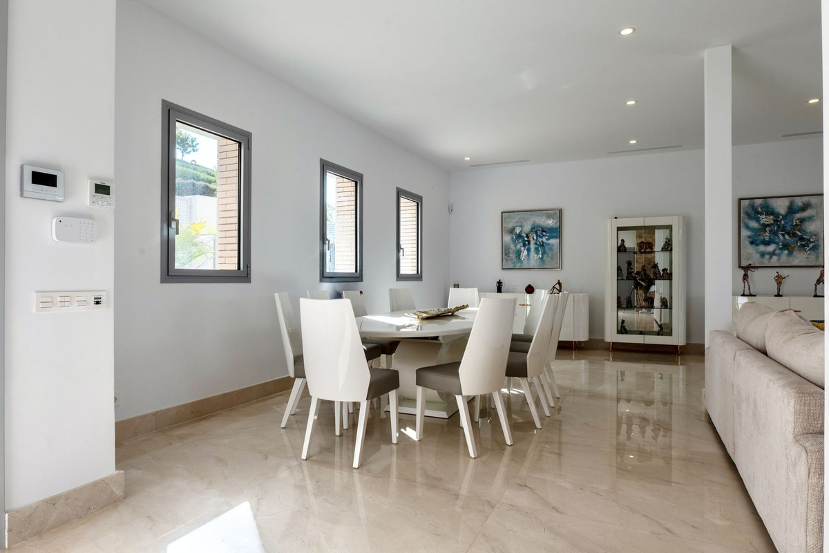 Se vende Villa - Chalet de 6 dormitorios en Costa Del Sol, Málaga, España