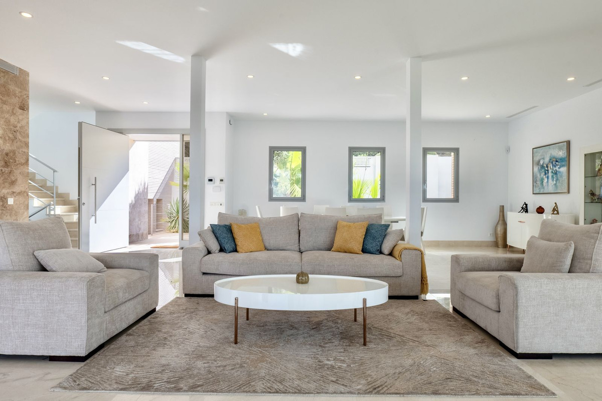 Se vende Villa - Chalet de 6 dormitorios en Costa Del Sol, Málaga, España