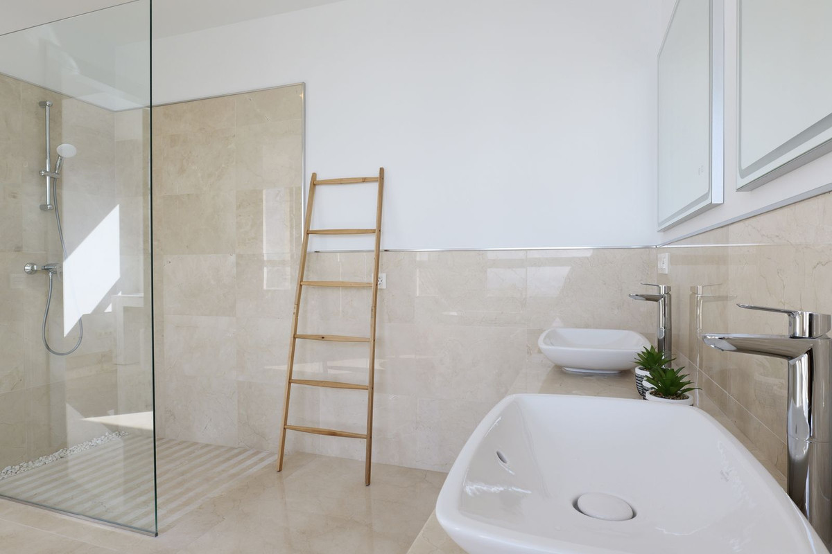 Se vende Villa - Chalet de 6 dormitorios en Costa Del Sol, Málaga, España