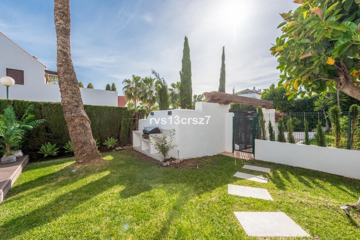 4 Bed Apartment for sale in Nueva Andalucía Costa Del Sol, Málaga, Spain