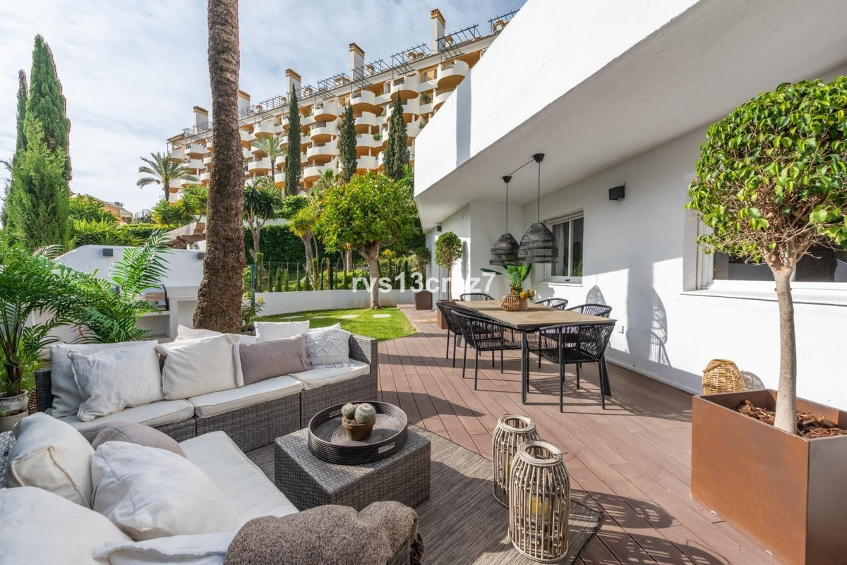 4 Bed Apartment for sale in Nueva Andalucía Costa Del Sol, Málaga, Spain