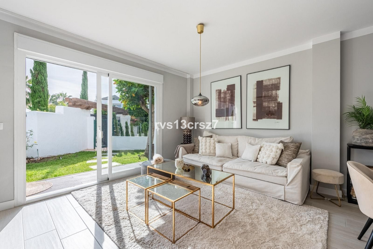 4 Bed Apartment for sale in Nueva Andalucía Costa Del Sol, Málaga, Spain