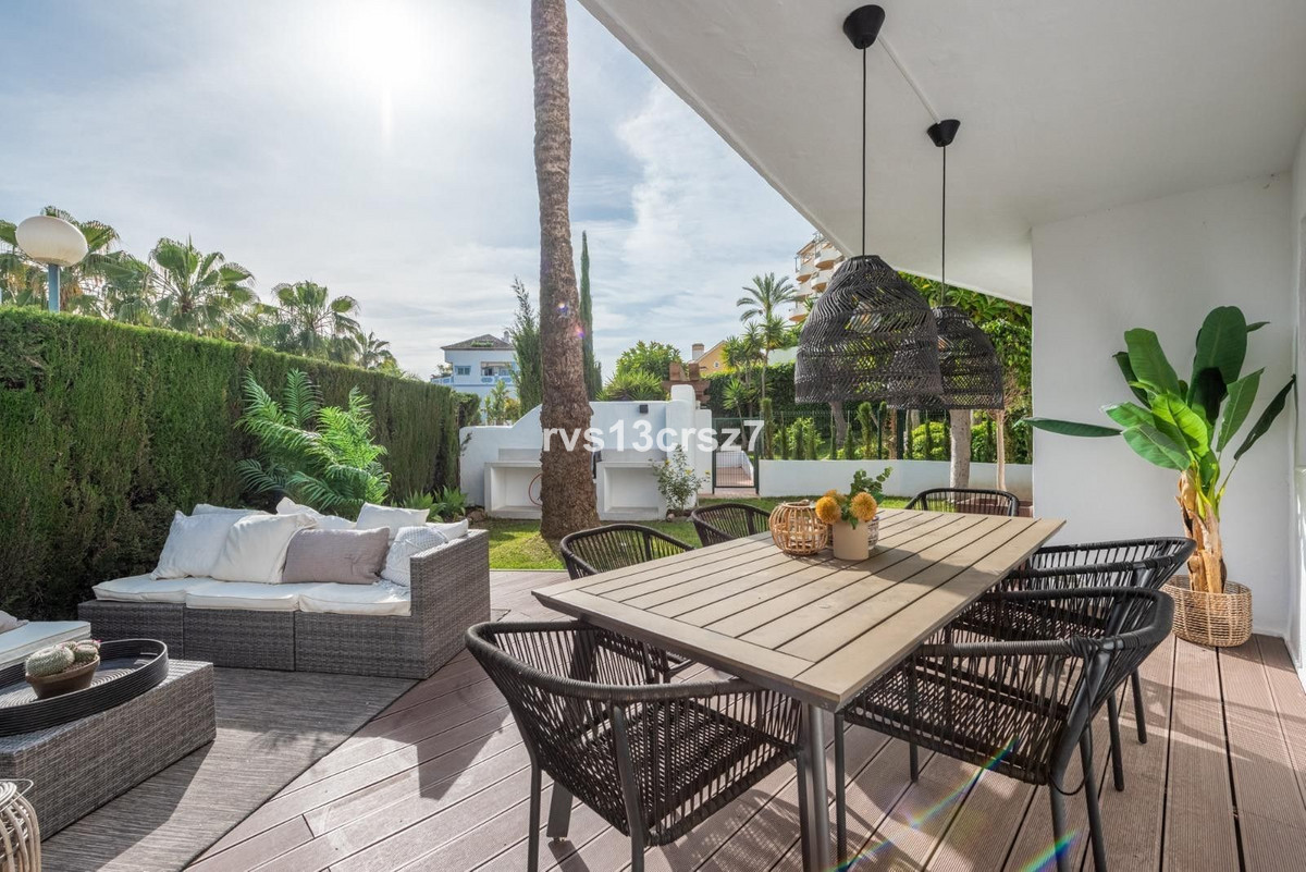 4 Bed Apartment for sale in Nueva Andalucía Costa Del Sol, Málaga, Spain