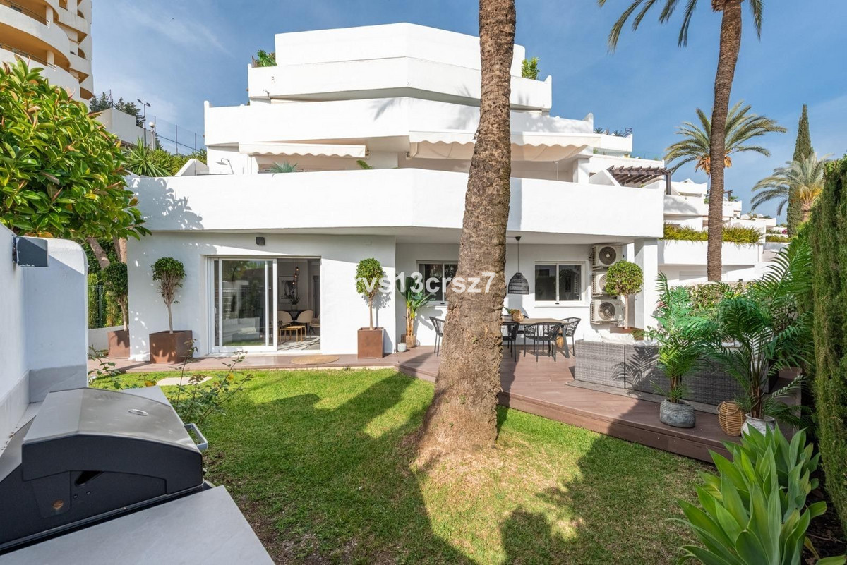 4 Bed Apartment for sale in Nueva Andalucía Costa Del Sol, Málaga, Spain